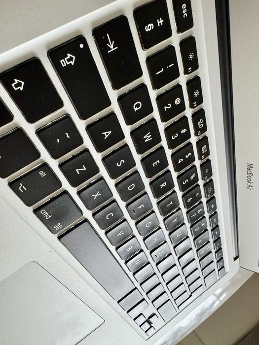 MacBook Air 13, intel i5, 8GB, 128 GB, A1466