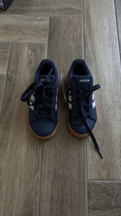 Кроссовки adidas 28