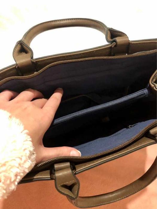 Mala Castanha com Detalhes em Prateado