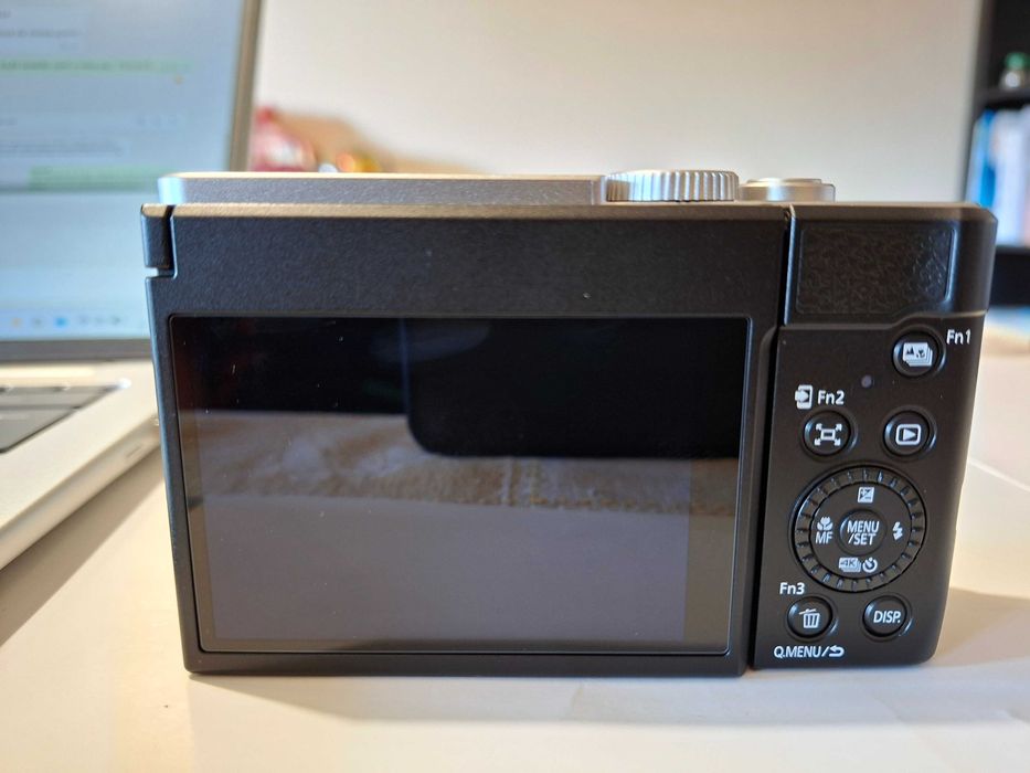 Panasonic Lumix DC-TZ99 - Como Nova - Caixa e Acessórios