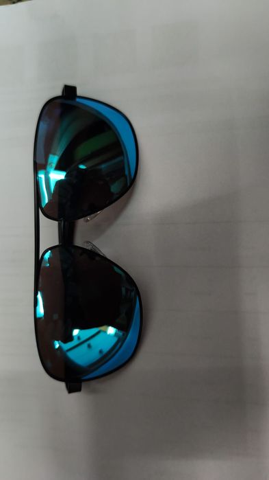 Óculos de sol em bom estado