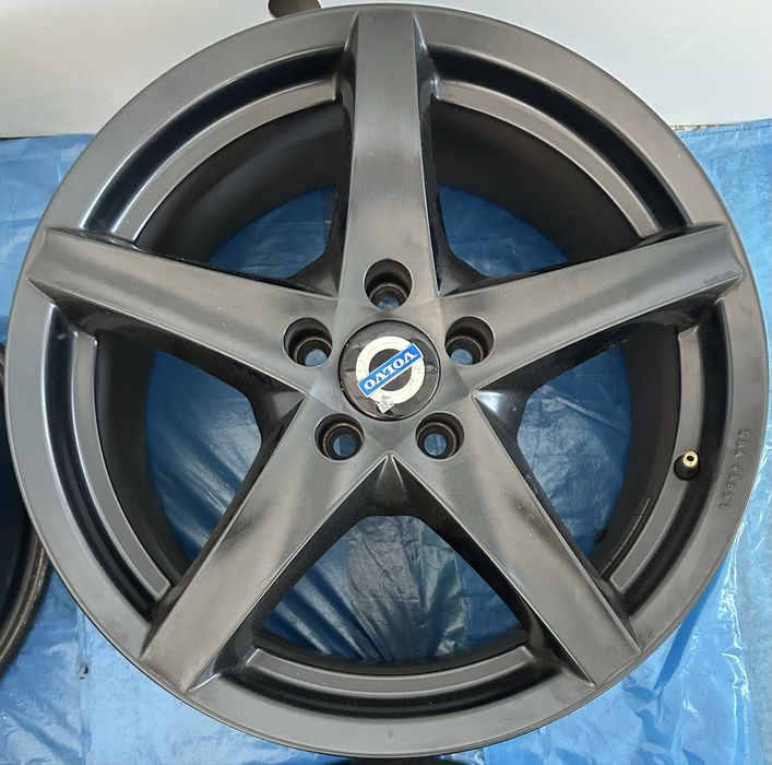 596 Felgi Aluminiowe Volvo R 17 5x108 Bardzo Ładne Czarne XC 90 XC 60