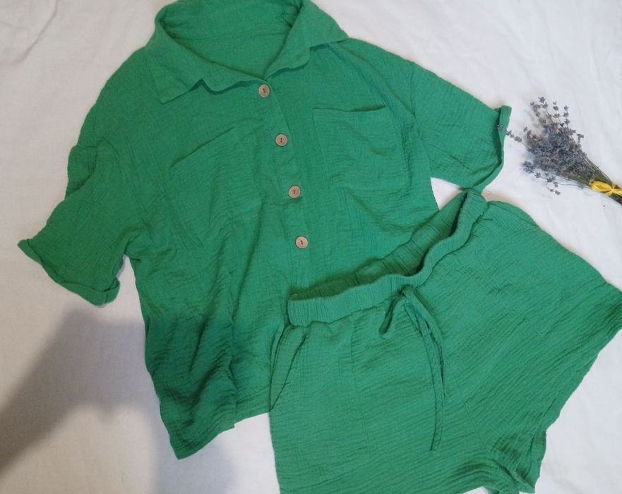 Жіночий костюм...