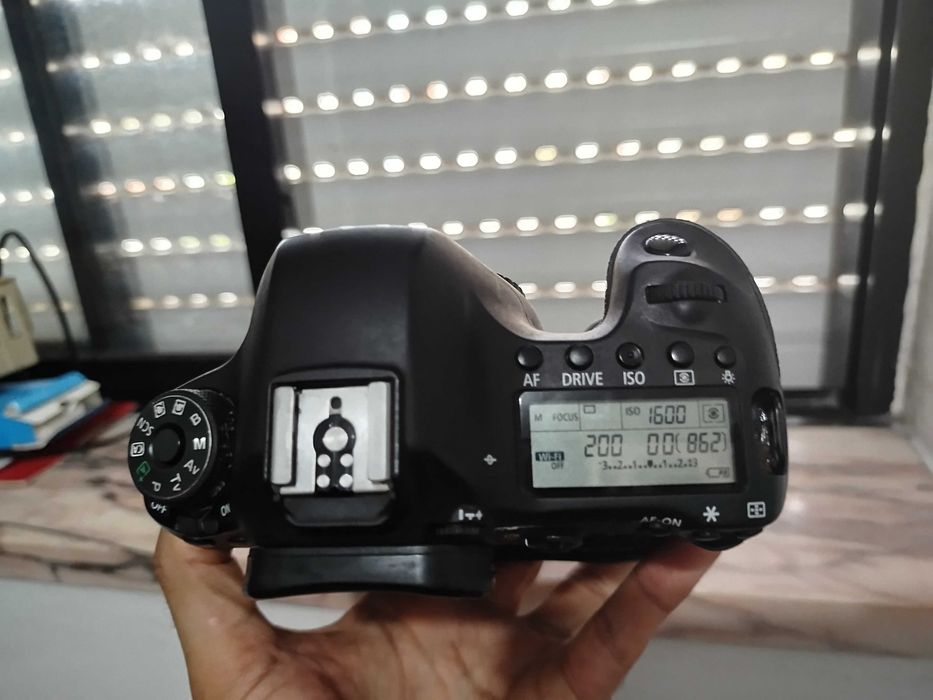 Canon 6d full frame com Grip, quick strap, 64Gb + 64GB e 2 Baterias