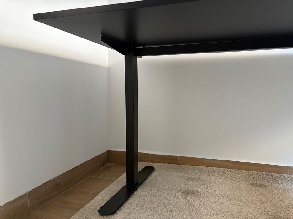 Secretaria preta JYSK
