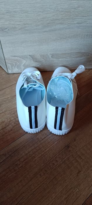 Nowe trampki damskie