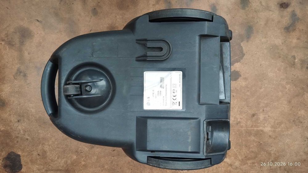 Разбираю пылесос LG FVD3050