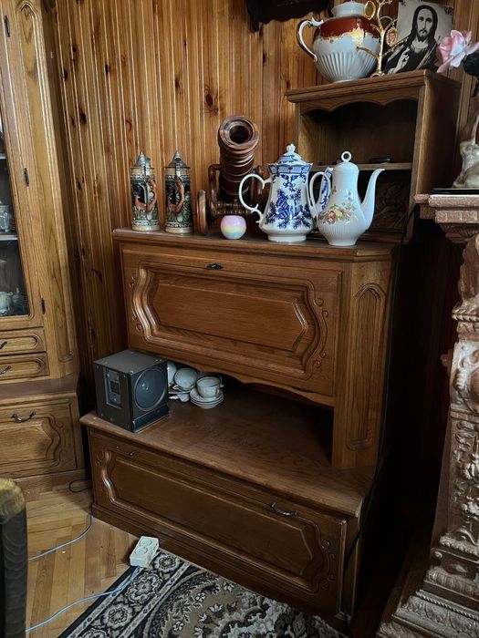 Шкафы для посуды натуральное дерево дуб в хорошем состоянии