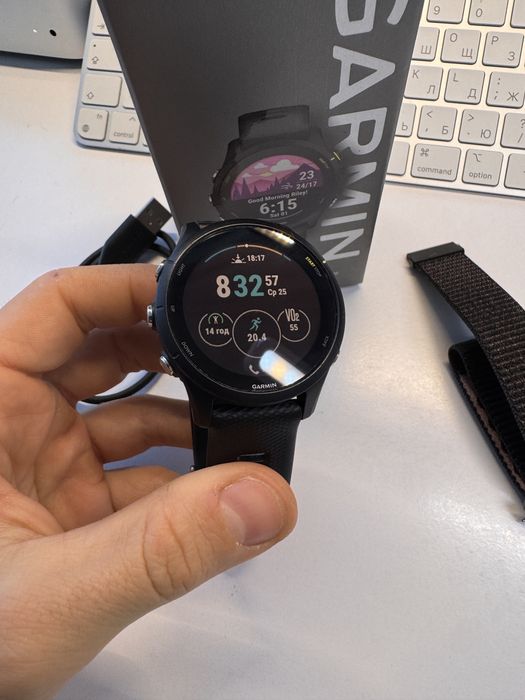 Garmin Forerunner 255 Music — повний комплект, гарний стан.