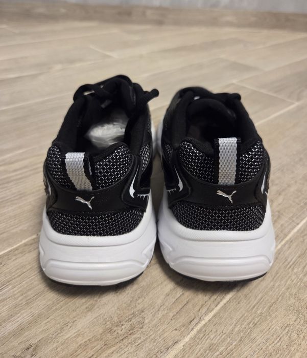 Продам Оригінальні кросівки Puma Morphic Base
