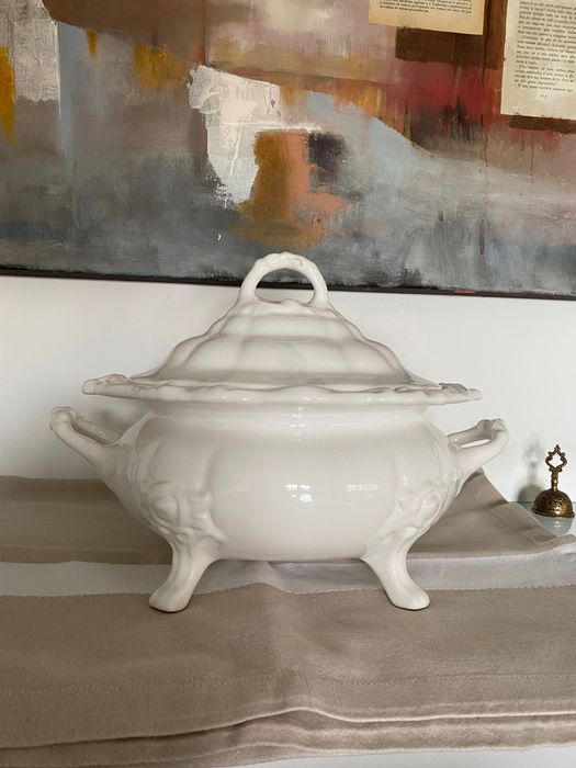 Terrina de servir ou decorativa, com medidas de 33cm x 23cm