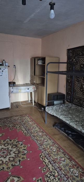 Здається кімната в гуртожитку