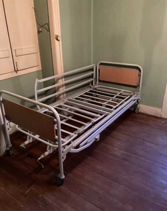 Cama articulada e colchão antiescaras