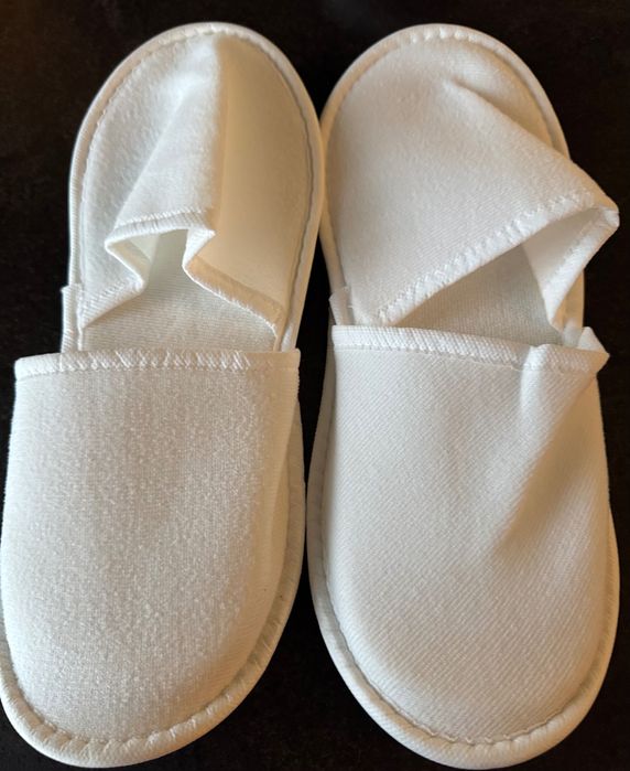 Kapcie 2 pary zakryte białe nowe 43-45