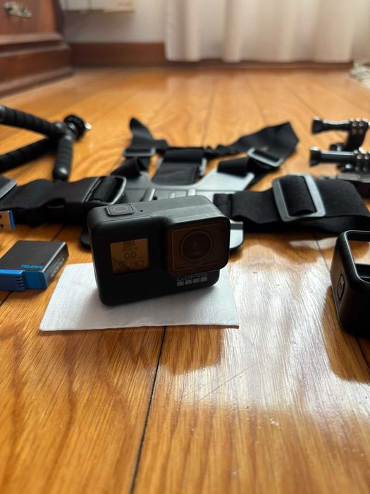 GoPro Hero 7 Black, 2 baterias e acessórios