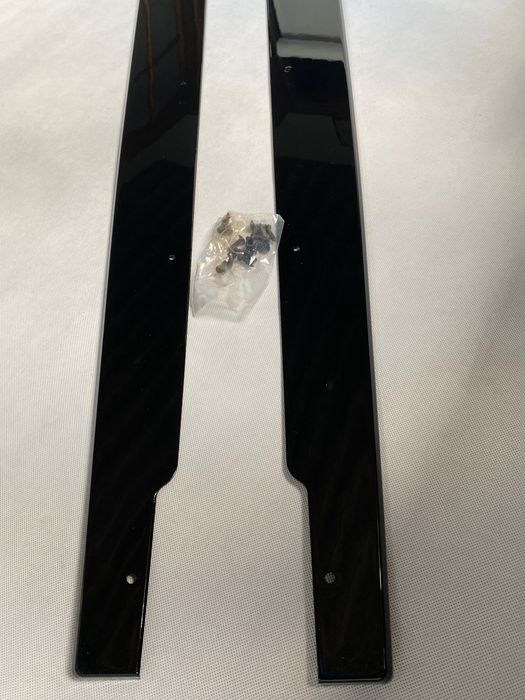 Dokładki Listwy Pod Progi BMW E90 E91 E92 E93 CZARNY POŁYSK / CARBON