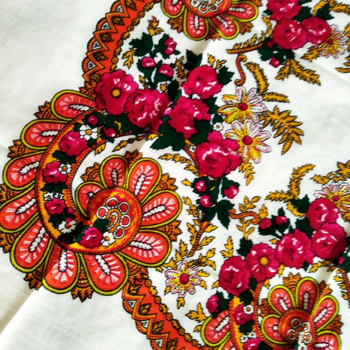 Lenços regional em lã pura  em branco e tons de vermelho