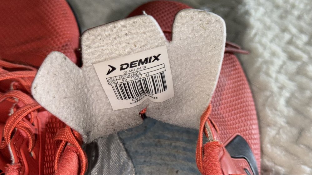 Продам бутси,сороконожки,футзалки,кросовки 41размер Demix