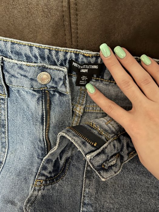 Джинсы карго prettylittlething