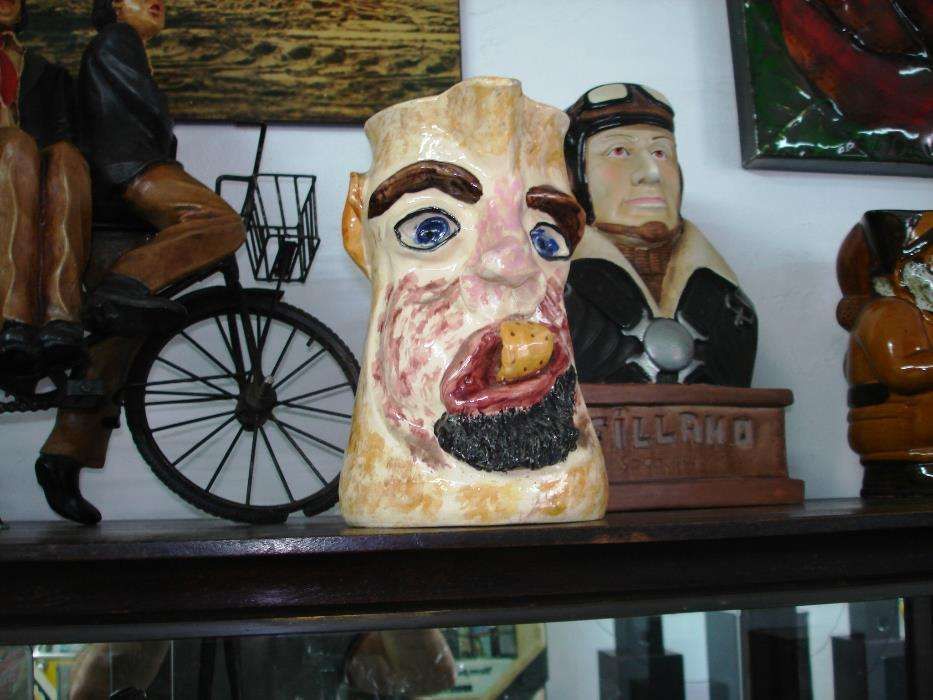 Caneca barro esmaltado assinada