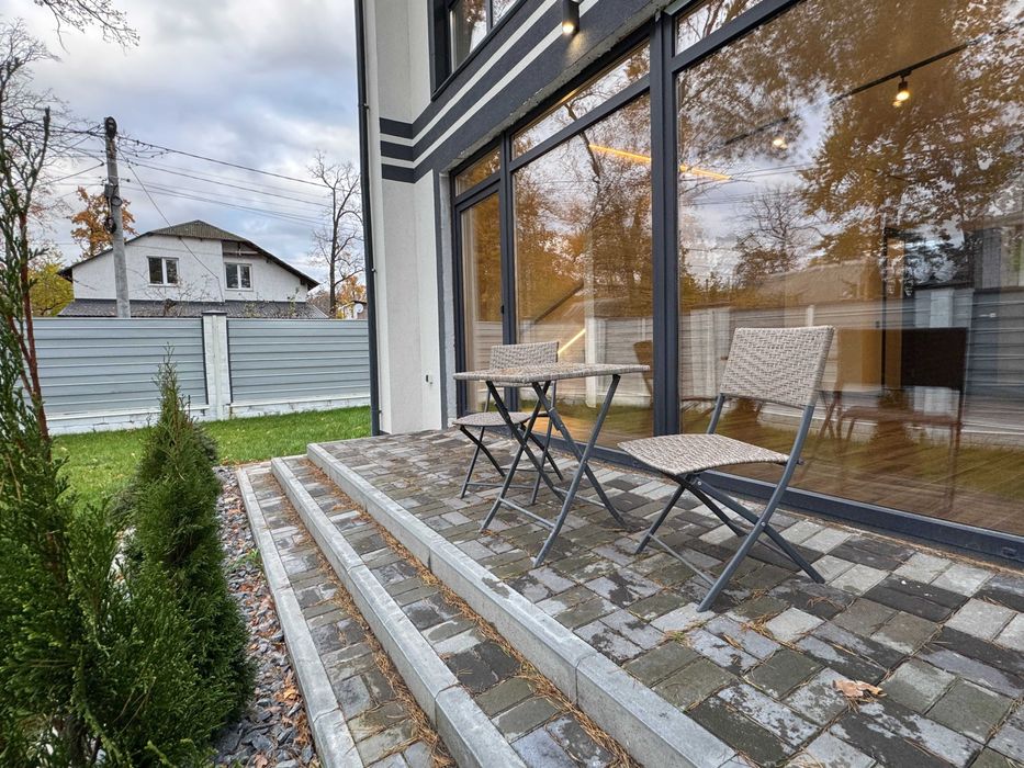 Крайній таун з ремонтом на 3 сотках в Бучі