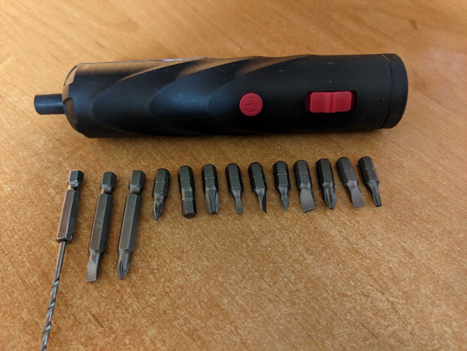 Електрична акумуляторна викрутка з реверсом