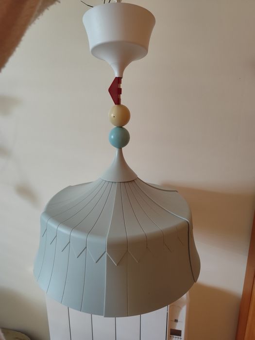 Candeeiro tecto quarto criança