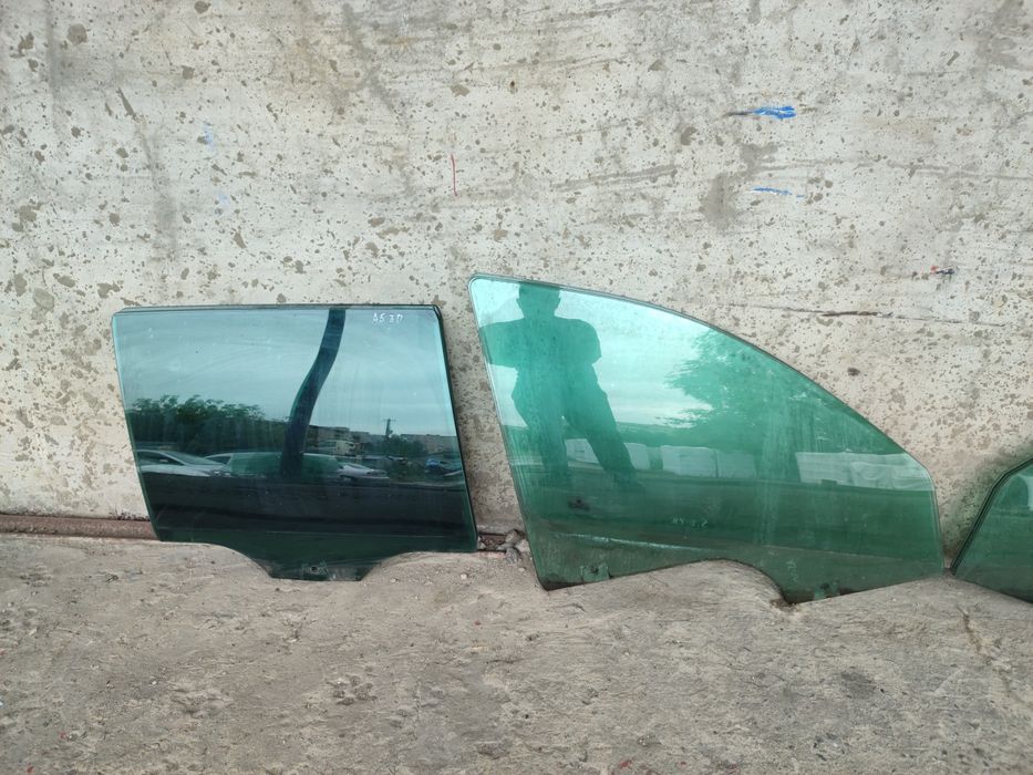 Скло дверей Шкода Октавія А5 Фабія Румстер стекло Skoda Octavia A5