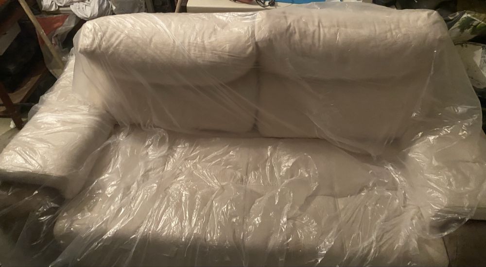 Sofa pouco usada.