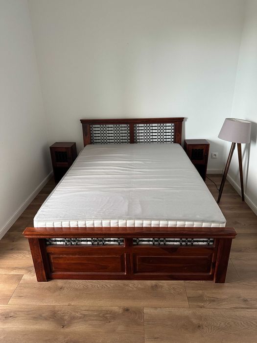 Komplet sypialniany z litego palisandru – łóżko 140cm + 2 szafki nocne