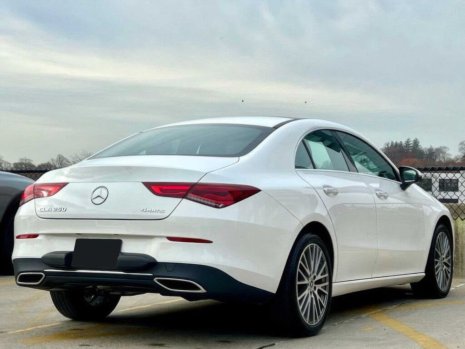 Mercedes CLA      2022