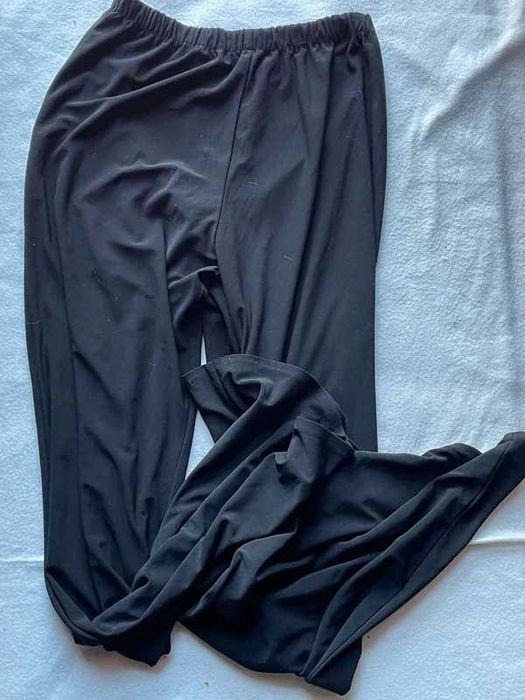 Czarne legginsy z szerokimi nogawkami - 42