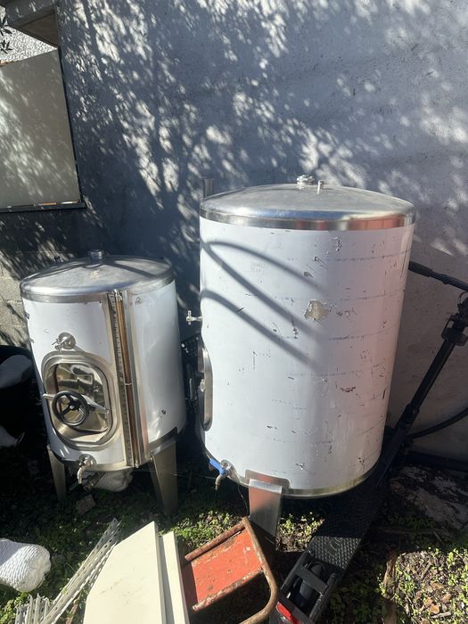Cubas de vinho como novas