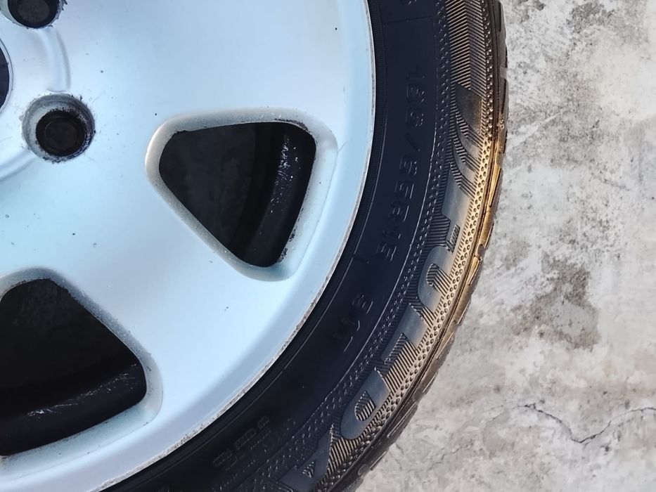 Jante Especial R15 VW SHARAN 5 FUROS Com Pneu 195/65 R15 para Suplente