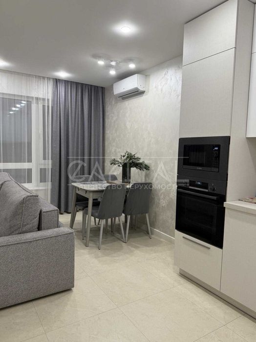 Оренда сучасної 2-кім квартири 80м2 Голосіївська White line