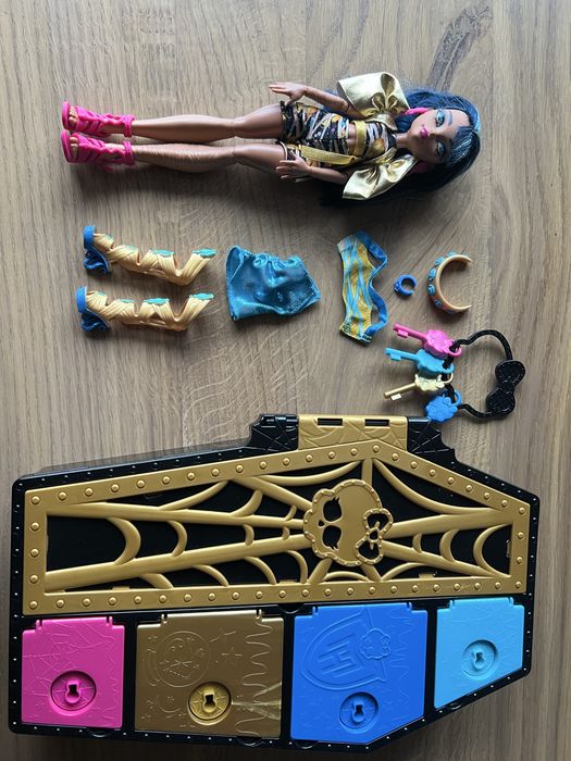 Lalka Monster High z dodatkami z szafa / trumna