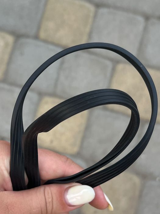 Корморізка повна комплектація але не має у комплекті мотору