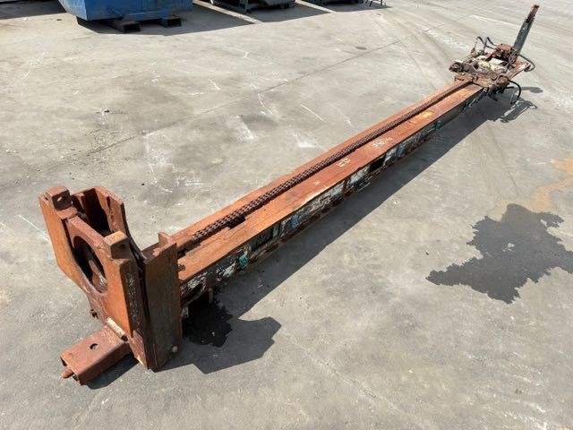 maszt do wiertnicy z posuwem hydraulicznym