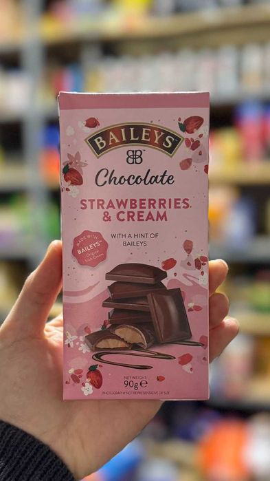 Шоколад Baileys Strawberries cream з полуничним кремом 90 г