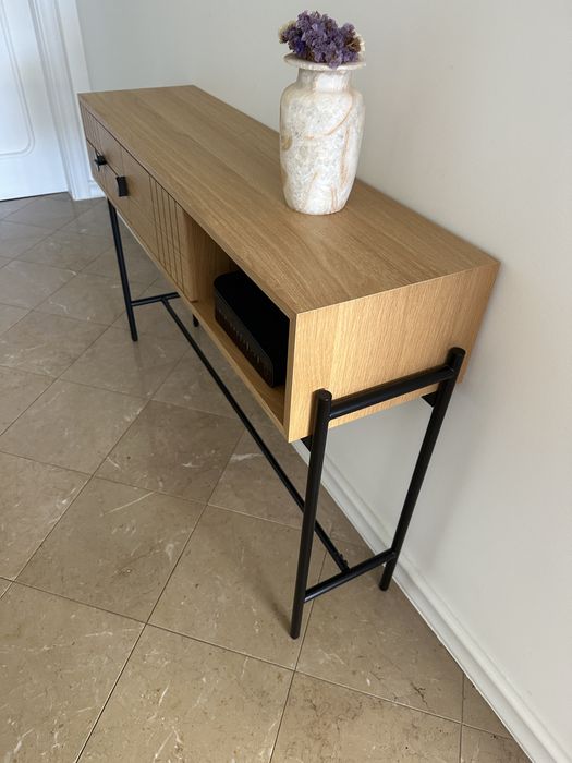 Consola em Carvalho com arrumação