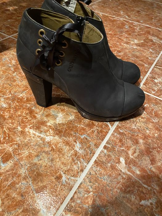 Cubanas - bota em pele com salto alto