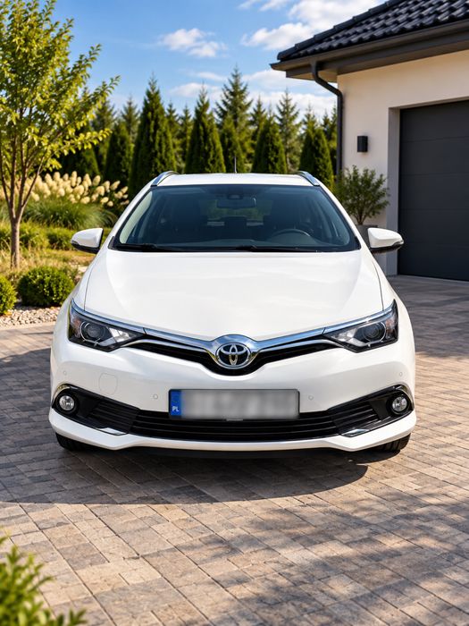 Toyota Auris 2016r hybryda 1.8 benzyna kombi biała automat super stan