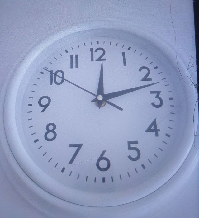 Relógio de parede para cozinha (5€) e vários  CDS ( 5€ cada um)