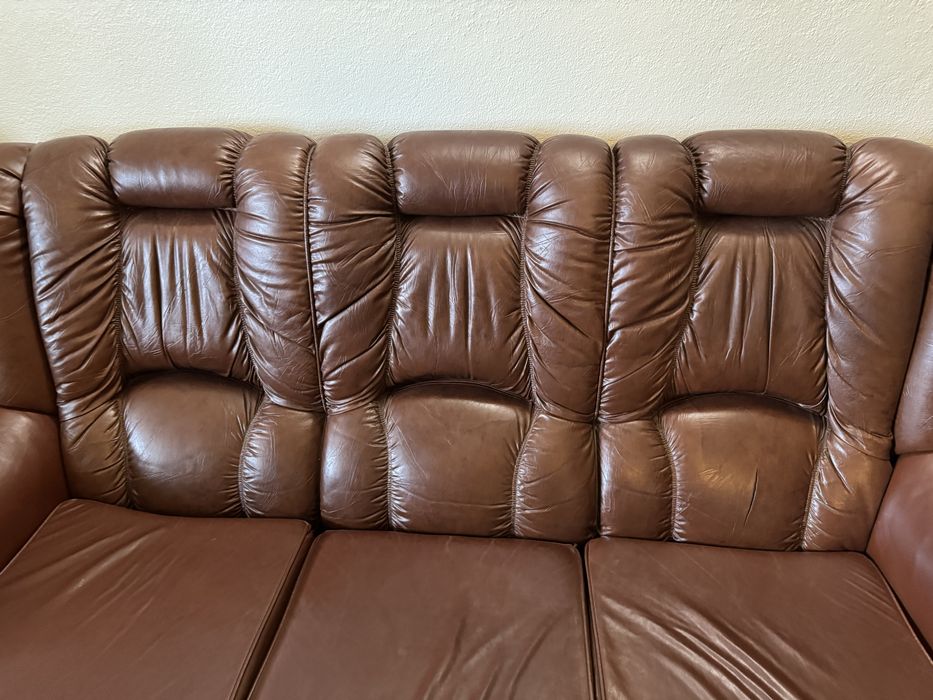 Conjunto de 3 sofás em pele cor castanha