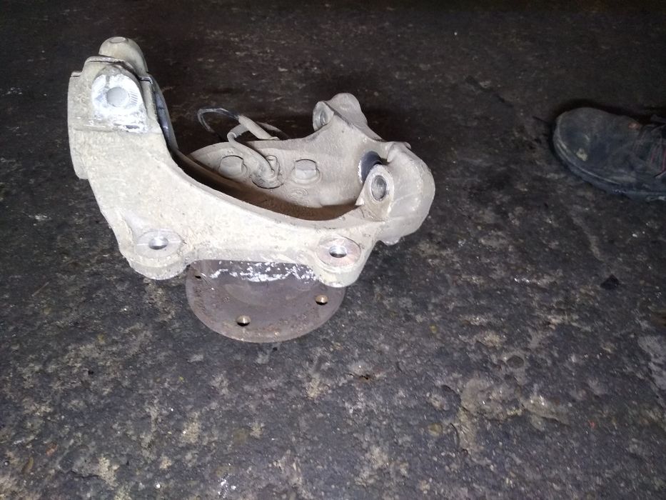 Zwrotnica piasta przód lewy BMW E90 E91 oryginał 3.0d