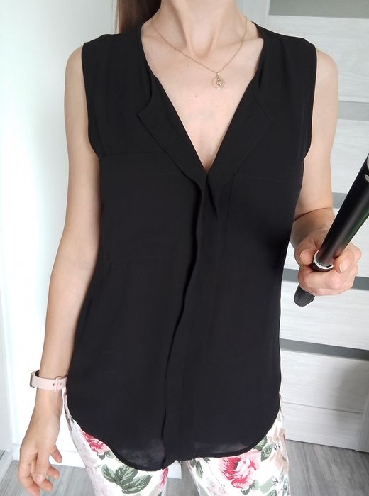 Czarny top bluzka koszula bez rękawów Basic w serek lekka elegancka