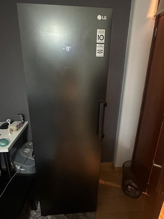 Arca vertical LG GFM61MCCSF (No frost -186 cm -324 L - preto