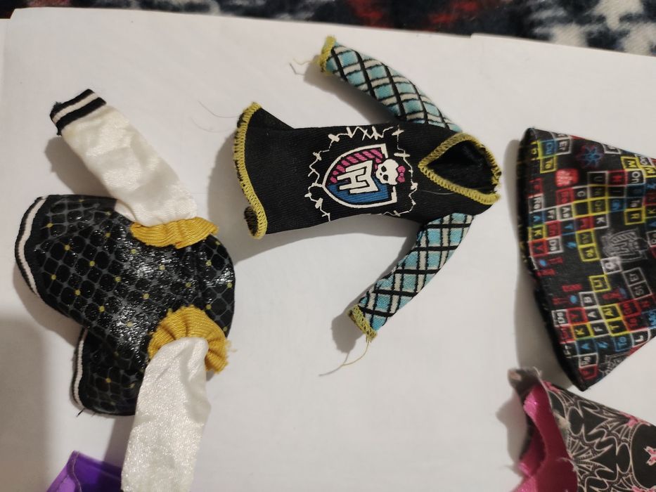 Взуття і одяг для ляльок  Monster High , Ever After High , Блум Winx