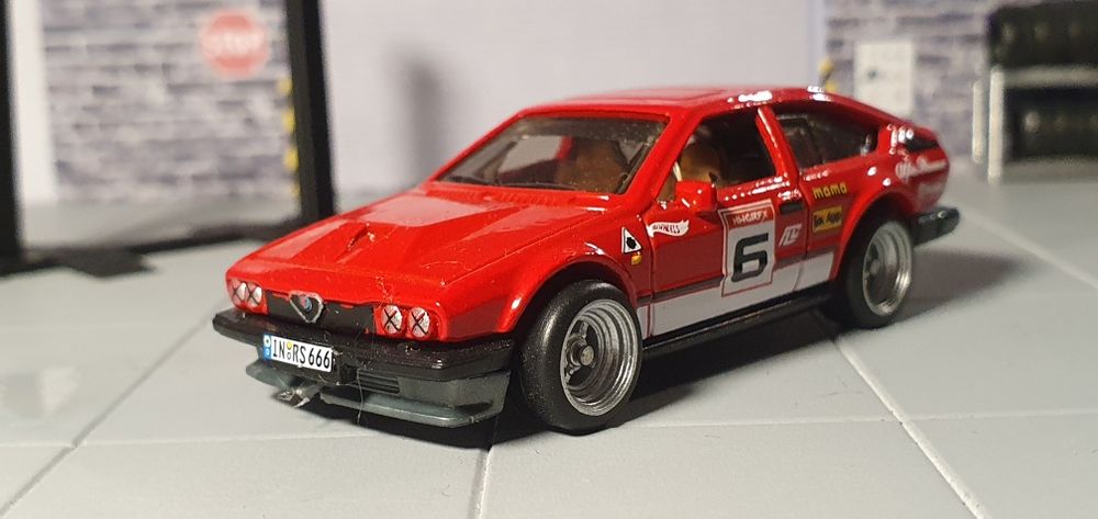 Hot wheels custom- Alfa romeo