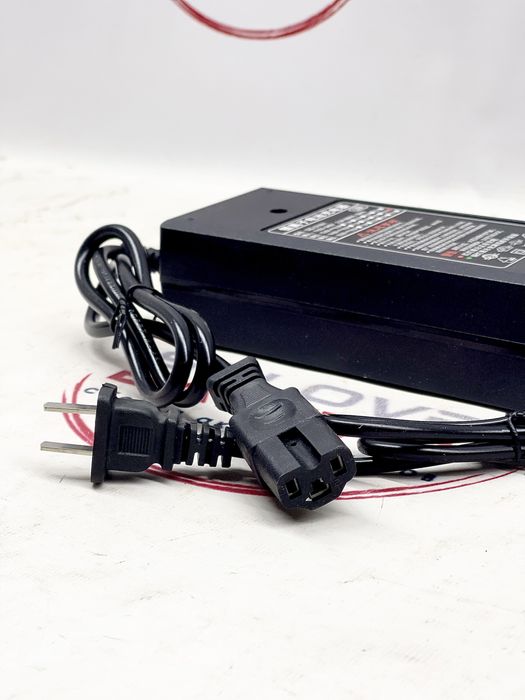 Зарядний пристрій 12,6в 10а 16,8в 14,6в зарядное для аккумуляторов